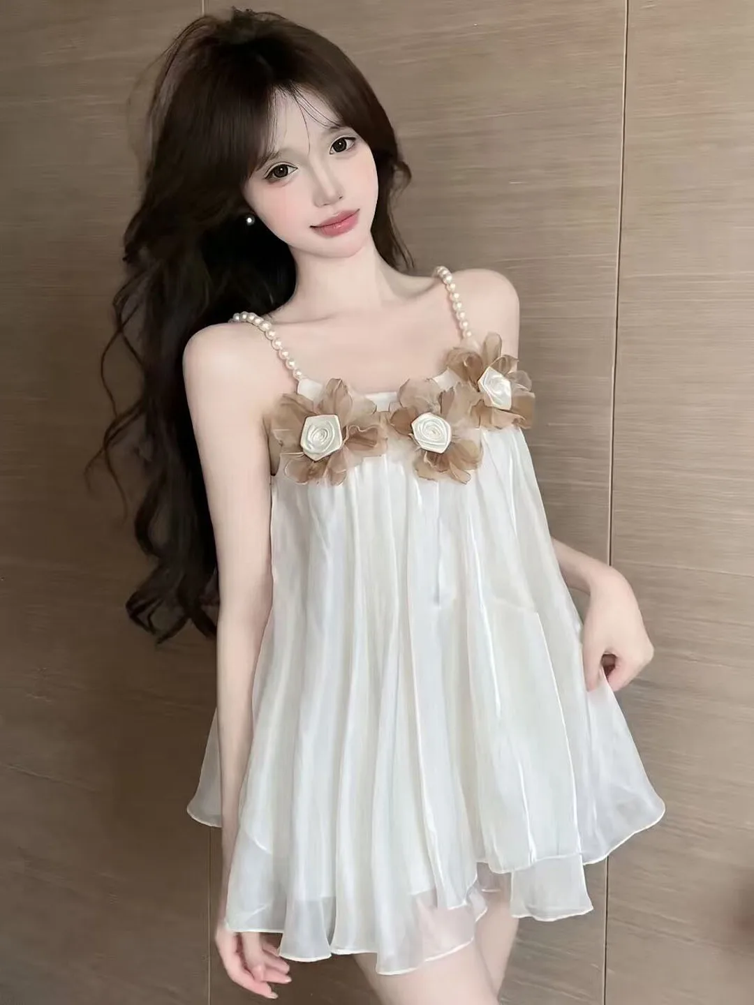 Elegant Shoulder Bared Chiffon Top Women's mid Length Pearl Choker Decorated 3D Neck Hanging Summer New Style Korean Loose Fit
Elegant Shoulder Bared Chiffon Top Women's mid Length Pearl Choker Decorated 3D Neck Hanging Summer New Style Korean Loose Fit