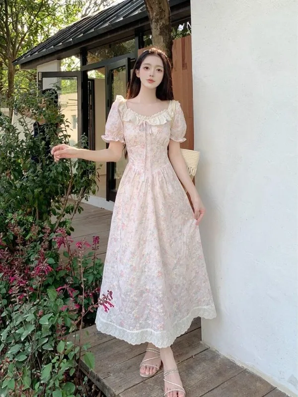 plus Size Women's Sweet Embroidered Floral Lace Hem Square Neck Dress Summer New Style Waist Cinching A-Line Skirt Dress
plus Size Women's Sweet Embroidered Floral Lace Hem Square Neck Dress Summer New Style Waist Cinching A-Line Skirt Dress
