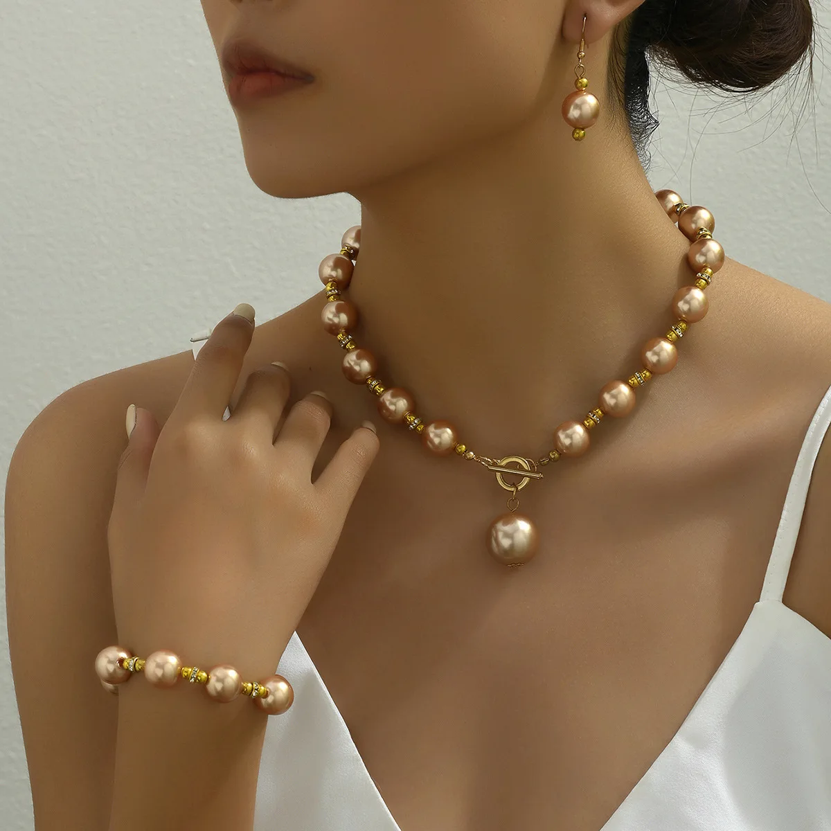 Small Niche Luxury American Pearl Necklace With Simple Temperament Earring Set For Women's Versatile Beaded Bracelet Accessories
Small Niche Luxury American Pearl Necklace With Simple Temperament Earring Set For Women's Versatile Beaded Bracelet Accessories