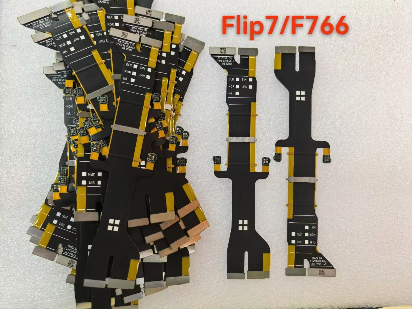 Motherboard Flex Cable For Samsung Galaxy Z Flip 7 LCD Motherboard Connector Flex Cable For galaxy Z flip 6 main flexcable
Motherboard Flex Cable For Samsung Galaxy Z Flip 7 LCD Motherboard Connector Flex Cable For galaxy Z flip 6 main flexcable