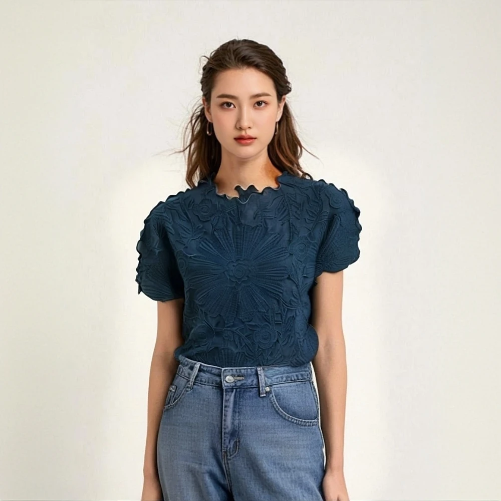 Miyake Pleats 2025 Stand-up Collar Sun Embossed T-shirt Pullover Solid Color Short-sleeved Top Classic Heavy Industry Embroidery
Miyake Pleats 2025 Stand-up Collar Sun Embossed T-shirt Pullover Solid Color Short-sleeved Top Classic Heavy Industry Embroidery