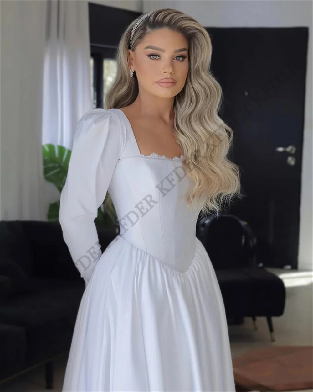 Vintage Satin Formal A-Line Strapless Wedding Dress Bridal Party Luxury Full Sleeves Floor Length Princess Bridal Gowns
Vintage Satin Formal A-Line Strapless Wedding Dress Bridal Party Luxury Full Sleeves Floor Length Princess Bridal Gowns