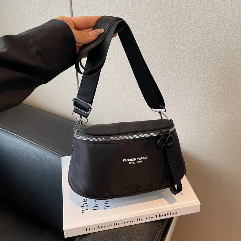 Простая и универсальная женская сумка через плечо, новинка 2025 года, модная из оксфордской ткани, на одно плечо, повседневная и универсальная.
Простая и универсальная женская сумка через плечо, новинка 2025 года, модная из оксфордской ткани, на одно плечо, повседневная и универсальная.