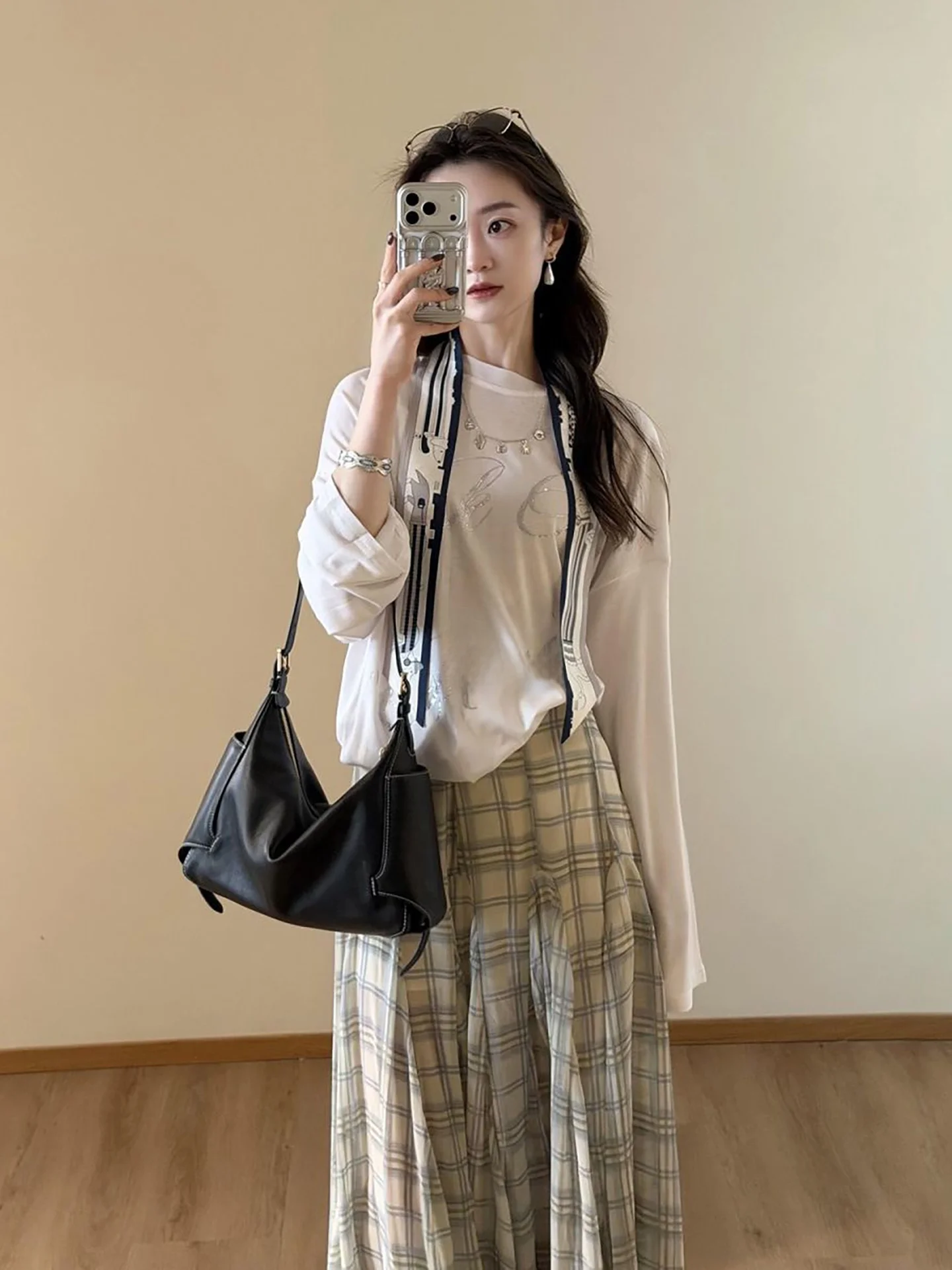 Early Spring Commute Casual Loose Letter Print Cover up with High Waist Plaid Skirt Two Piece Set Fashionable Ensemble
Early Spring Commute Casual Loose Letter Print Cover up with High Waist Plaid Skirt Two Piece Set Fashionable Ensemble