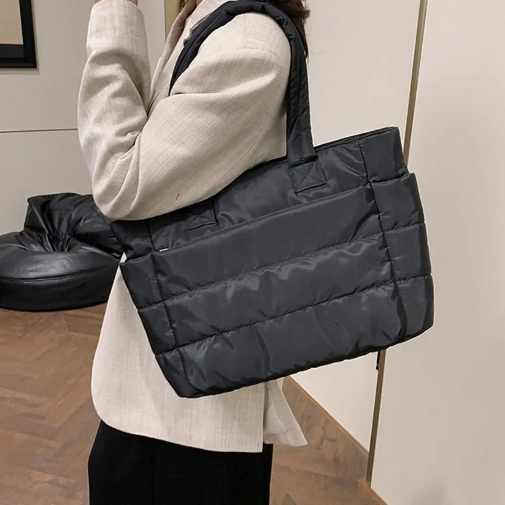 Korean Style Down Cotton Shoulder Bag Large Capacity Lightweight Puffy Bag Space Cotton Solid Color Nylon Handbag Autumn Winter
Korean Style Down Cotton Shoulder Bag Large Capacity Lightweight Puffy Bag Space Cotton Solid Color Nylon Handbag Autumn Winter