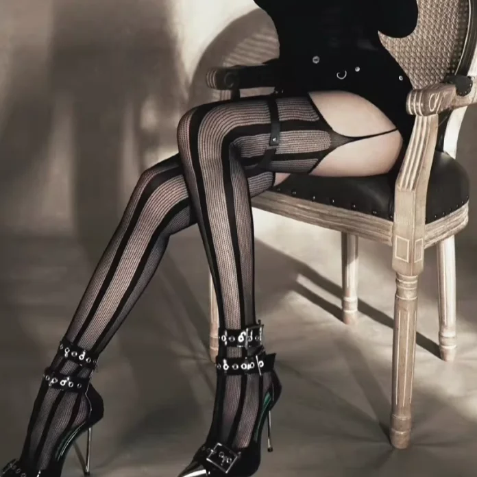 Harajuku Style Pantyhose Breathable Mesh Bodystockings Women's Lingerie Sexy Suspenders Socks New Gothic Black Thigh High Tights
Harajuku Style Pantyhose Breathable Mesh Bodystockings Women's Lingerie Sexy Suspenders Socks New Gothic Black Thigh High Tights