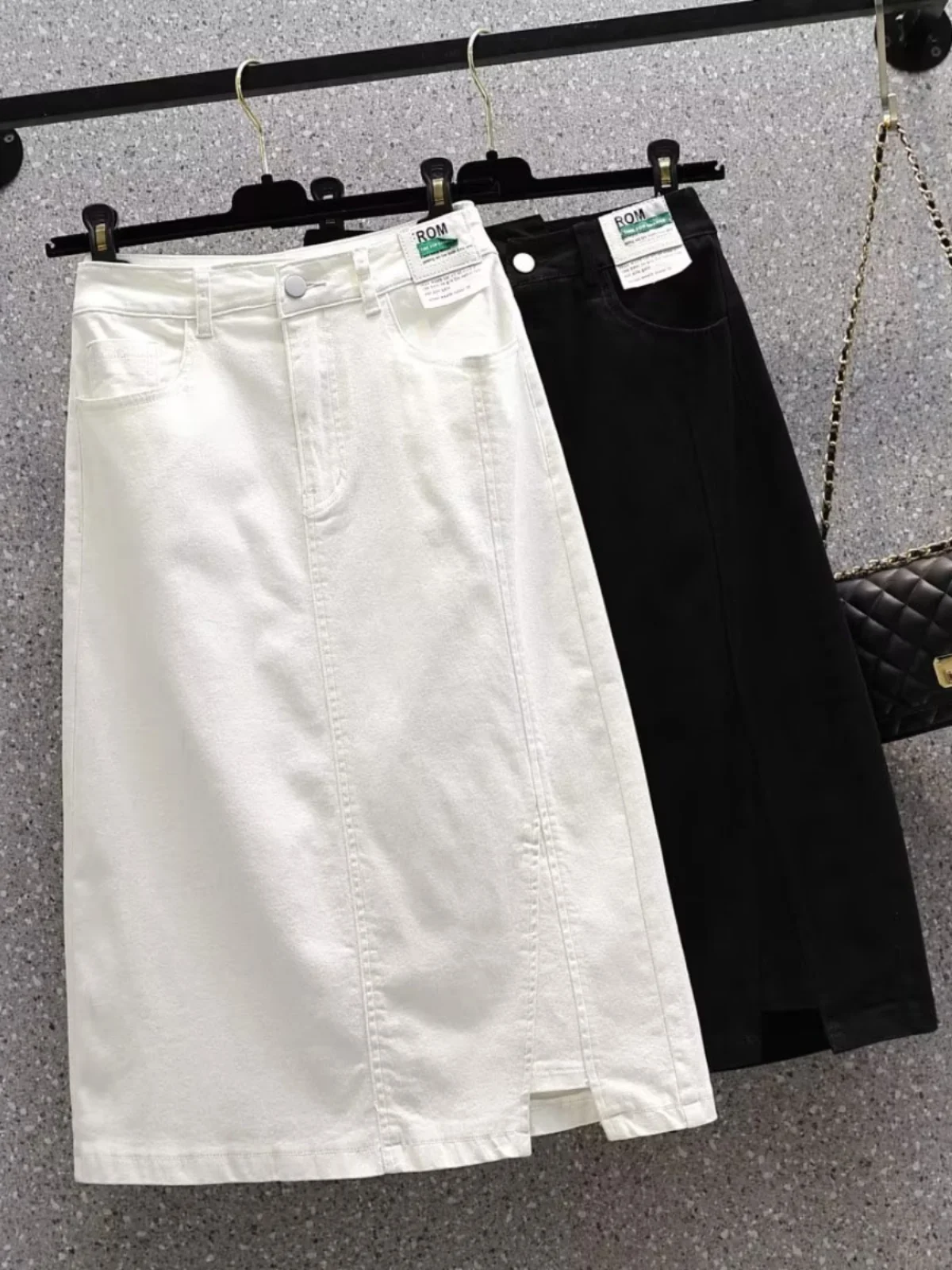High Waist Mid-Length Slimming Half Skirt with Slit for plus Size Women Summer 2023 Korean Style Elastic Denim Skirt
High Waist Mid-Length Slimming Half Skirt with Slit for plus Size Women Summer 2023 Korean Style Elastic Denim Skirt