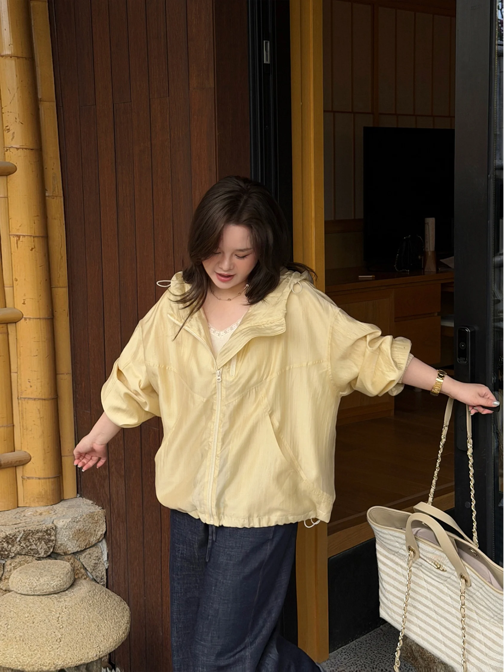 Smooth Silky Women's Short Coat Jacket with Hood Sun Protection Loose Fit Long Sleeve Polyester RAYON LEISER MK14427
Smooth Silky Women's Short Coat Jacket with Hood Sun Protection Loose Fit Long Sleeve Polyester RAYON LEISER MK14427