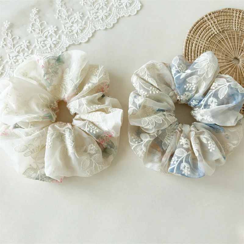 Кольцо для волос в корейском стиле с вышитым цветком в виде пончика для женщин с элитным ощущением, резинка для волос «Конский хвост» на шее, популярный Интернет-Сера
Кольцо для волос в корейском стиле с вышитым цветком в виде пончика для женщин с элитным ощущением, резинка для волос «Конский хвост» на шее, популярный Интернет-Сера