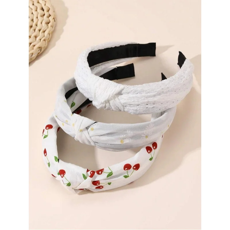 Набор из 3 предметов: повязки на голову с узором в виде вишни и ромашки для девочек, подходят для повседневного украшения.
Набор из 3 предметов: повязки на голову с узором в виде вишни и ромашки для девочек, подходят для повседневного украшения.