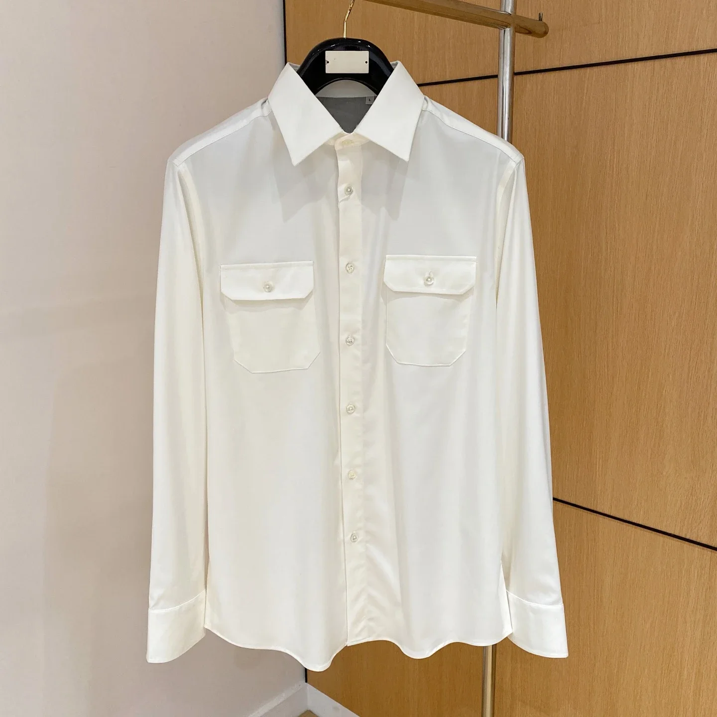 BC Italian casual long-sleeved lapel old money style solid color shirt
BC Italian casual long-sleeved lapel old money style solid color shirt