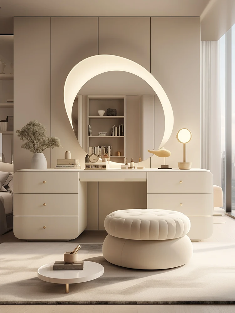 Туалетный столик, спальня, простой и современный шкаф, встроенный столик для макияжа, высококачественный атмосферный кремовый ветер.
Туалетный столик, спальня, простой и современный шкаф, встроенный столик для макияжа, высококачественный атмосферный кремовый ветер.