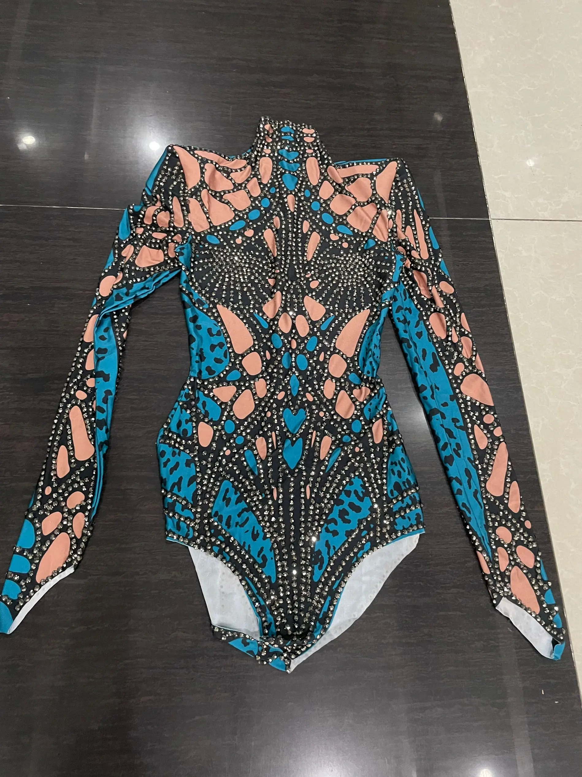 Women Sexy Rhinestone Dancer Bodysuit Spandex Sparkly Crystal Leotard Showgirl Elastic Bodysuit Stage Performance Wear Chongdong
Women Sexy Rhinestone Dancer Bodysuit Spandex Sparkly Crystal Leotard Showgirl Elastic Bodysuit Stage Performance Wear Chongdong