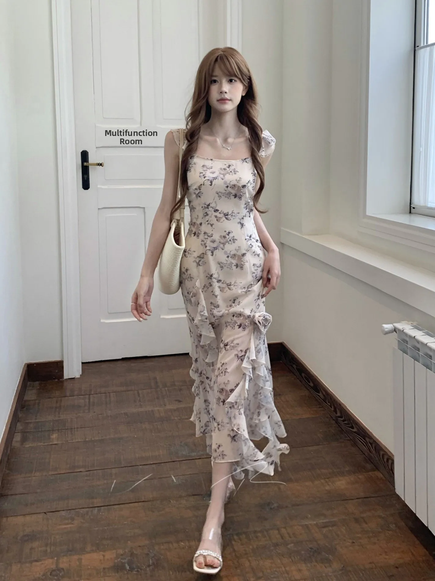 Rose Prelude Floral Print Halter Neck Long Dress Summer Fairy Waist Cinching Side Slit Casual Style No Brand Registered Trade...
Rose Prelude Floral Print Halter Neck Long Dress Summer Fairy Waist Cinching Side Slit Casual Style No Brand Registered Trade...