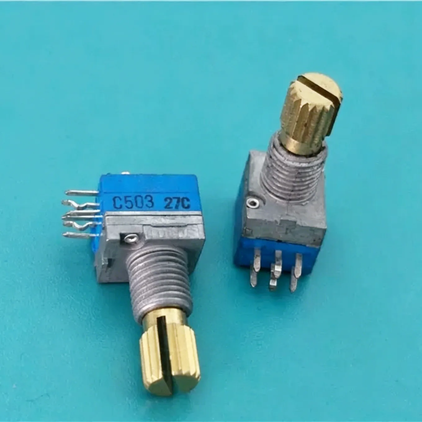 Original New 100% 9011 Sealed Dual Potentiometer C50K Copper Handle Length 15MM With Stepper (SWITCH)
Original New 100% 9011 Sealed Dual Potentiometer C50K Copper Handle Length 15MM With Stepper (SWITCH)
