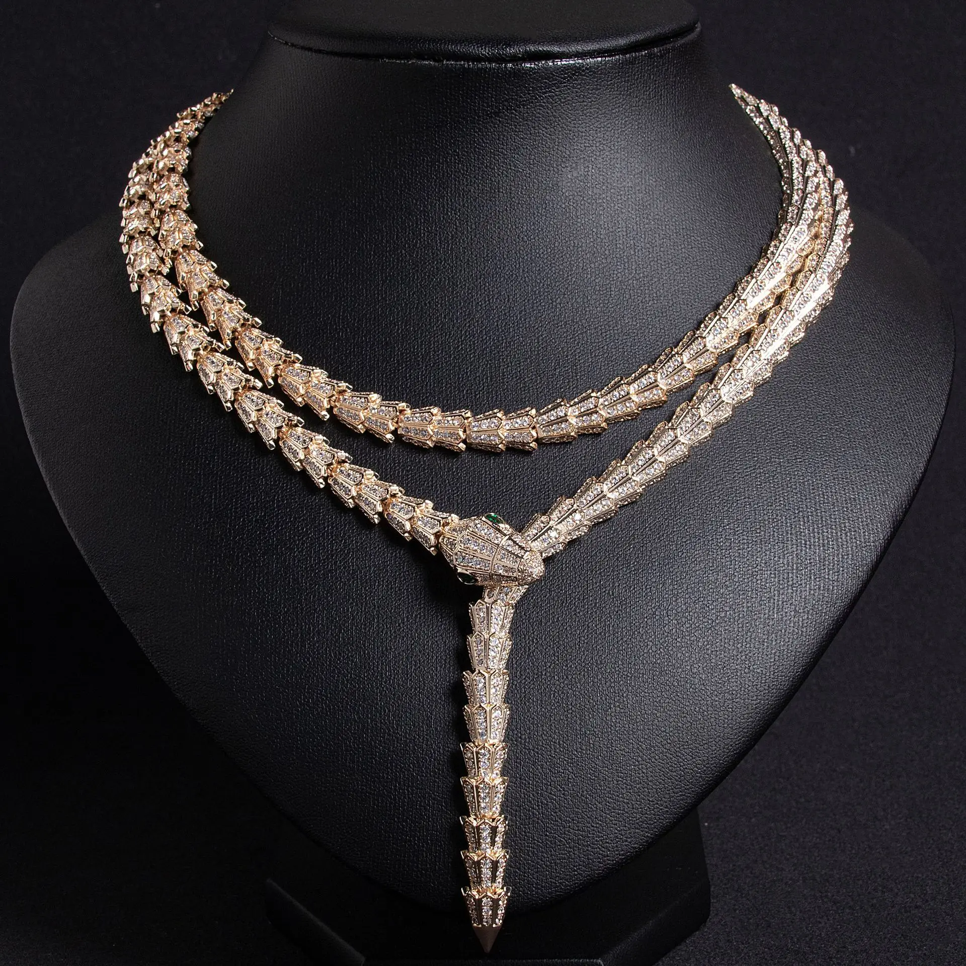 Personalized trend fashion long double-layer snake-shaped zircon necklace gemstone snake bone chain temperament versatile shiny
Personalized trend fashion long double-layer snake-shaped zircon necklace gemstone snake bone chain temperament versatile shiny