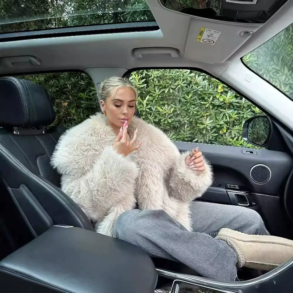 Furry Fluffy Jacket For Women Loose Turn Down Collar Long Sleeve Faux Fur Coat Autumn Winter Chic Short Jacket Tops Outerwear
Furry Fluffy Jacket For Women Loose Turn Down Collar Long Sleeve Faux Fur Coat Autumn Winter Chic Short Jacket Tops Outerwear