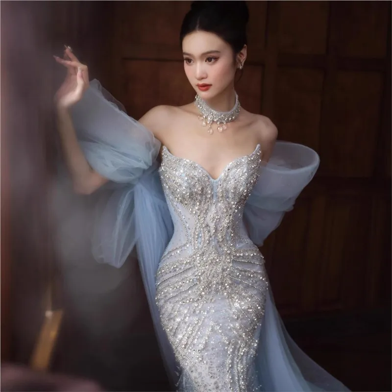 A niche shiny strapless toasting host's elegant fishtail dress
A niche shiny strapless toasting host's elegant fishtail dress