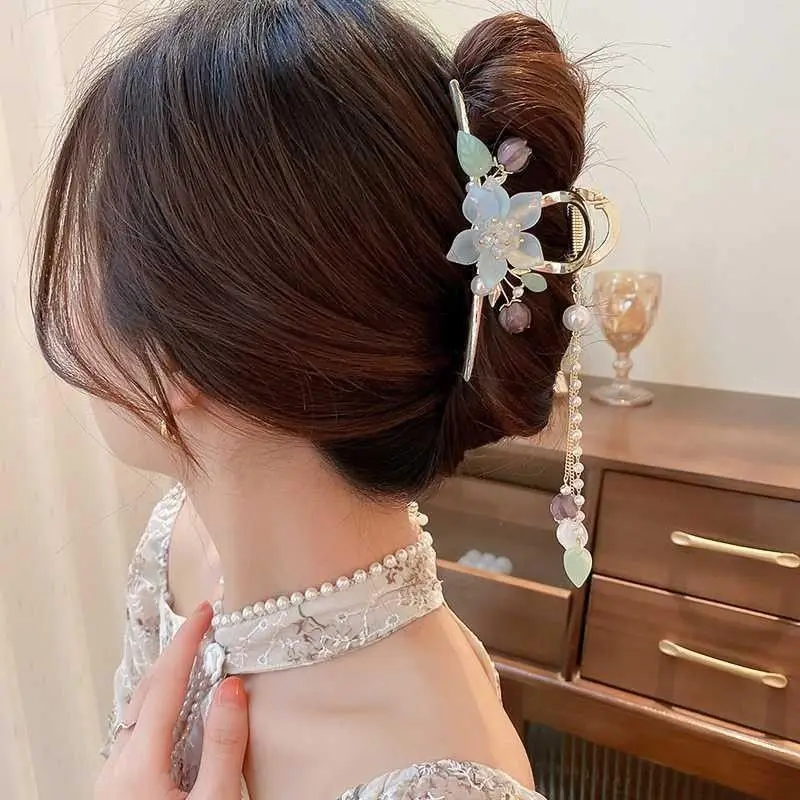 Women New Headwear Chinese Style Alloy Flower Tassels Shark Hair Clip Back of The Head Female Spring Summer Hair Accessories
Women New Headwear Chinese Style Alloy Flower Tassels Shark Hair Clip Back of The Head Female Spring Summer Hair Accessories
