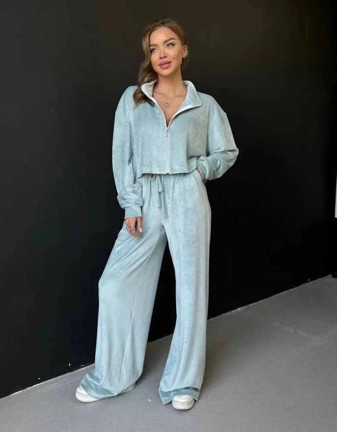 2024 Autumn Winter New Long-sleeved Zipper Lapel Top Solid Color Wide-leg Pants Golden Velvet Pants Pocket Women's Casual Suit
2024 Autumn Winter New Long-sleeved Zipper Lapel Top Solid Color Wide-leg Pants Golden Velvet Pants Pocket Women's Casual Suit
