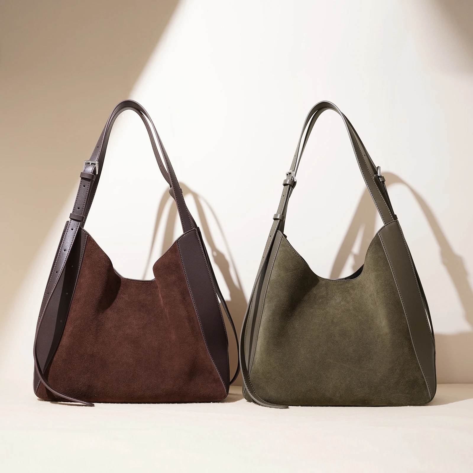 The new 2025 lady's fashionable and luxurious handbags include genuine leather handbags, crossbody bags, canvas handbags and des
The new 2025 lady's fashionable and luxurious handbags include genuine leather handbags, crossbody bags, canvas handbags and des