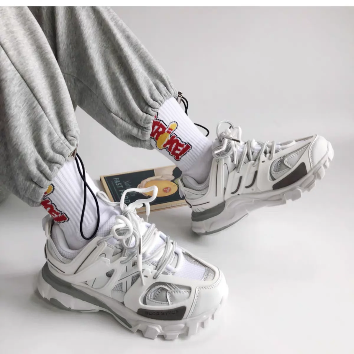 New White Chunky Casual Sneakers Men Women Shoes Women's Sports Shoes Breathable Lightweight Ladies Dad Shoes Female Footwear
New White Chunky Casual Sneakers Men Women Shoes Women's Sports Shoes Breathable Lightweight Ladies Dad Shoes Female Footwear