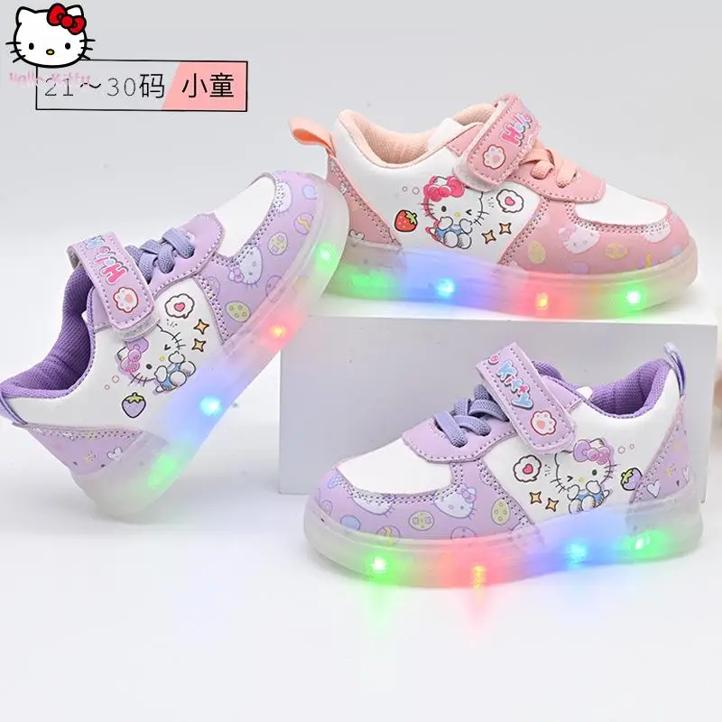 Светящиеся кроссовки Hello Kitty для девочек в стиле аниме Sanrio, весенне-осенние новые модные легкие повседневные туфли с героями мультфильмов Kawaii, удобная мягкая подошва 
Светящиеся кроссовки Hello Kitty для девочек в стиле аниме Sanrio, весенне-осенние новые модные легкие повседневные туфли с героями мультфильмов Kawaii, удобная мягкая подошва