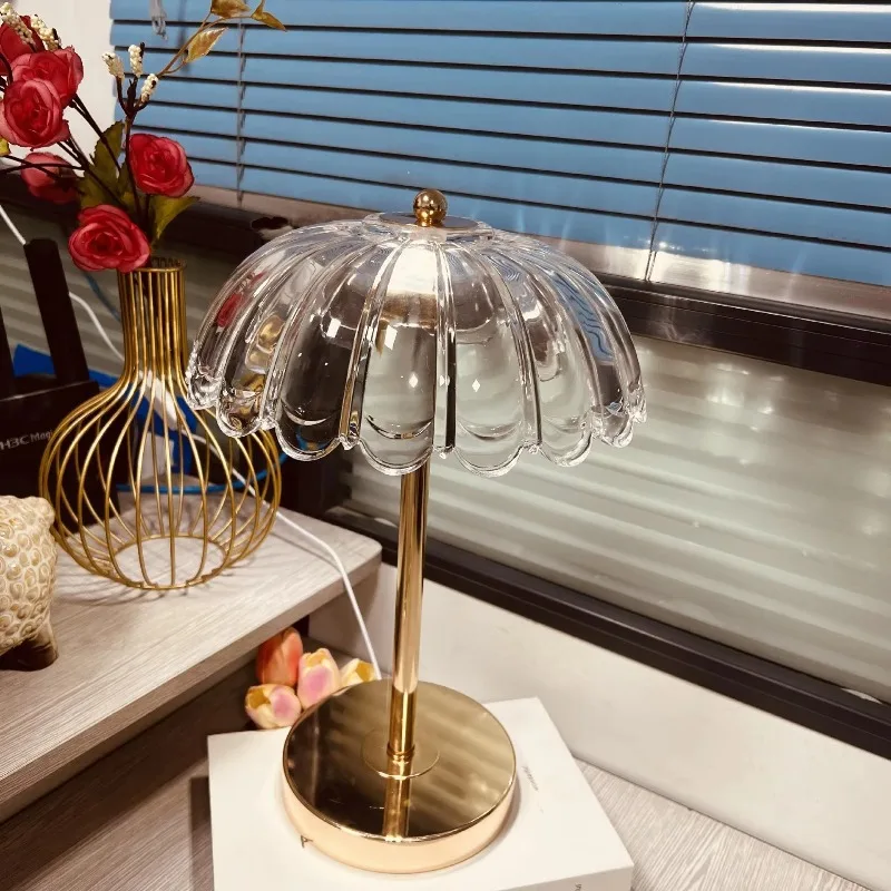 High-end crystal desk lamp bedroom bedside table - simple and lightweight lamp
High-end crystal desk lamp bedroom bedside table - simple and lightweight lamp