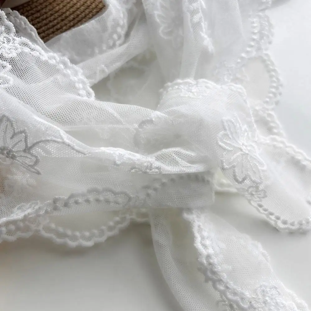 Retro Floral Pattern Lace Scarf Lightweight Hollow Triangle Headscarf Embroidered Women Headscarf
Retro Floral Pattern Lace Scarf Lightweight Hollow Triangle Headscarf Embroidered Women Headscarf