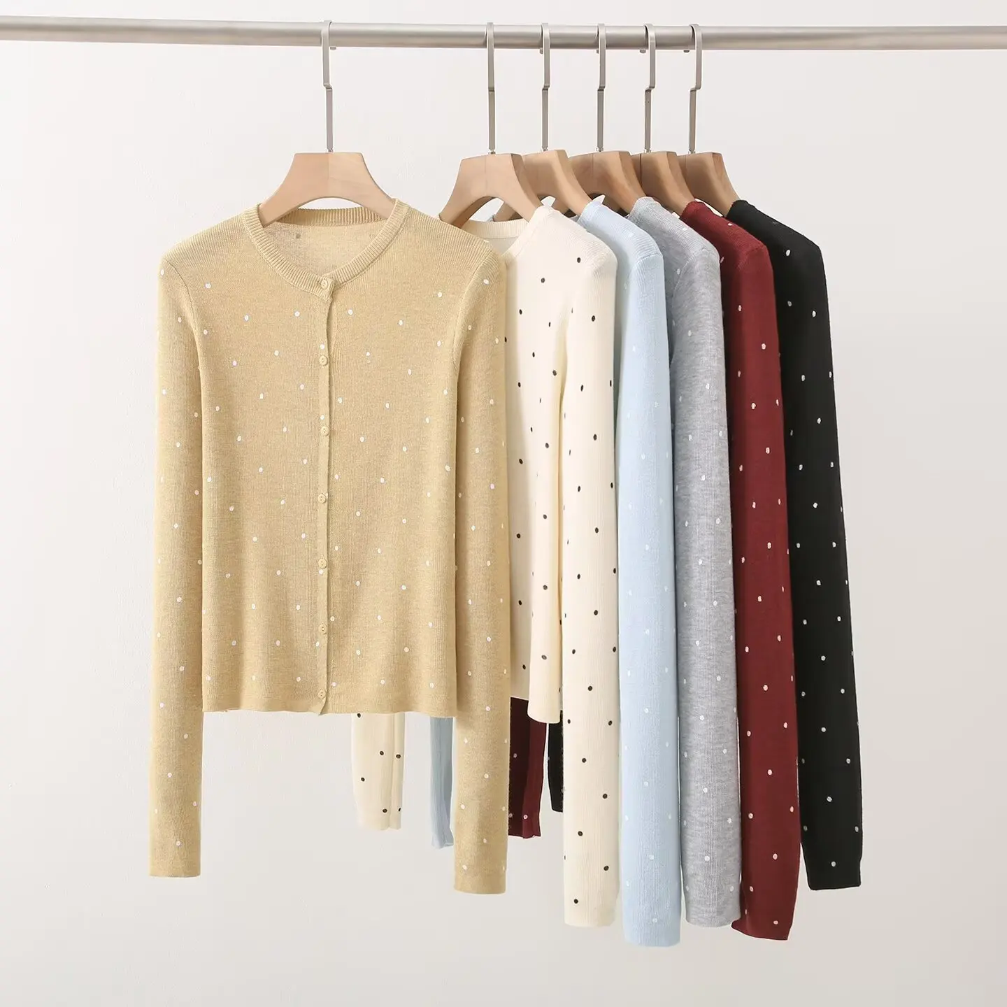 Корейский вязаный кардиган Sle Long Sve, женский модный осенний новый маленький дизайн с вышивкой в горошек, открытый автомобиль на одной пуговице...
Корейский вязаный кардиган Sle Long Sve, женский модный осенний новый маленький дизайн с вышивкой в горошек, открытый автомобиль на одной пуговице...