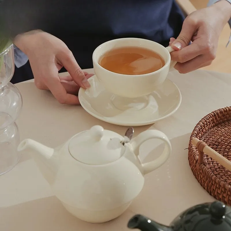 A pot of cups, English ceramic teapot
A pot of cups, English ceramic teapot