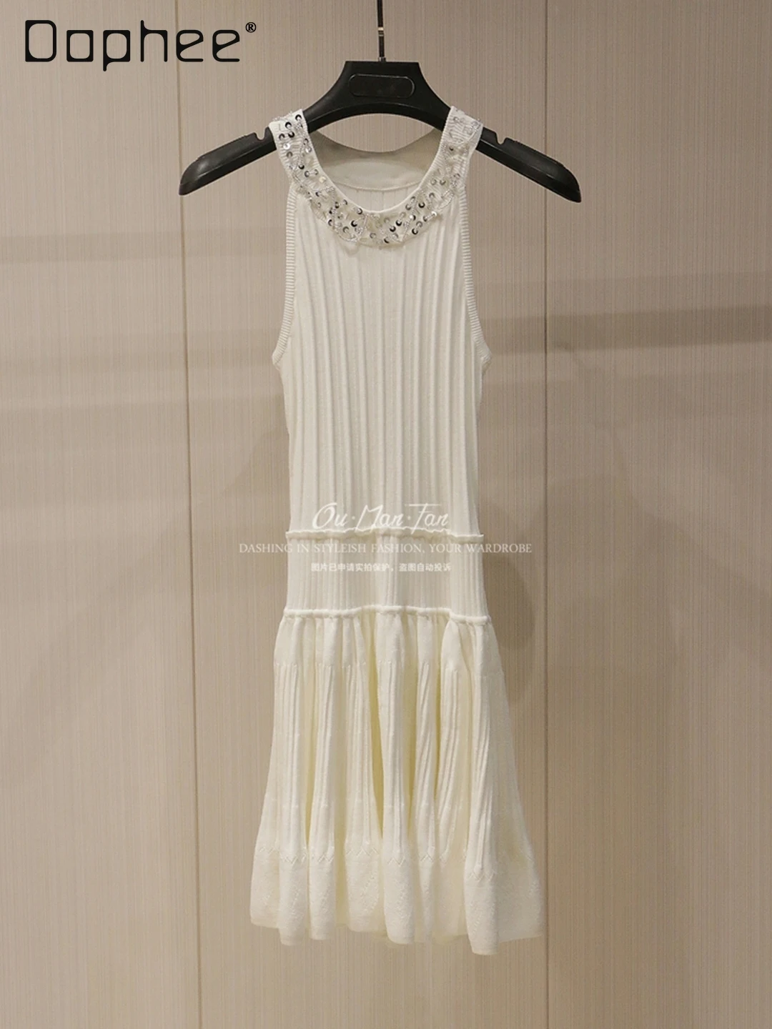 Classic Style Celebrity Sequined Beaded Halter Sleeveless Knitted Dress Sexy Slim High Waist Dress Women Commuter Pleated Dress
Classic Style Celebrity Sequined Beaded Halter Sleeveless Knitted Dress Sexy Slim High Waist Dress Women Commuter Pleated Dress