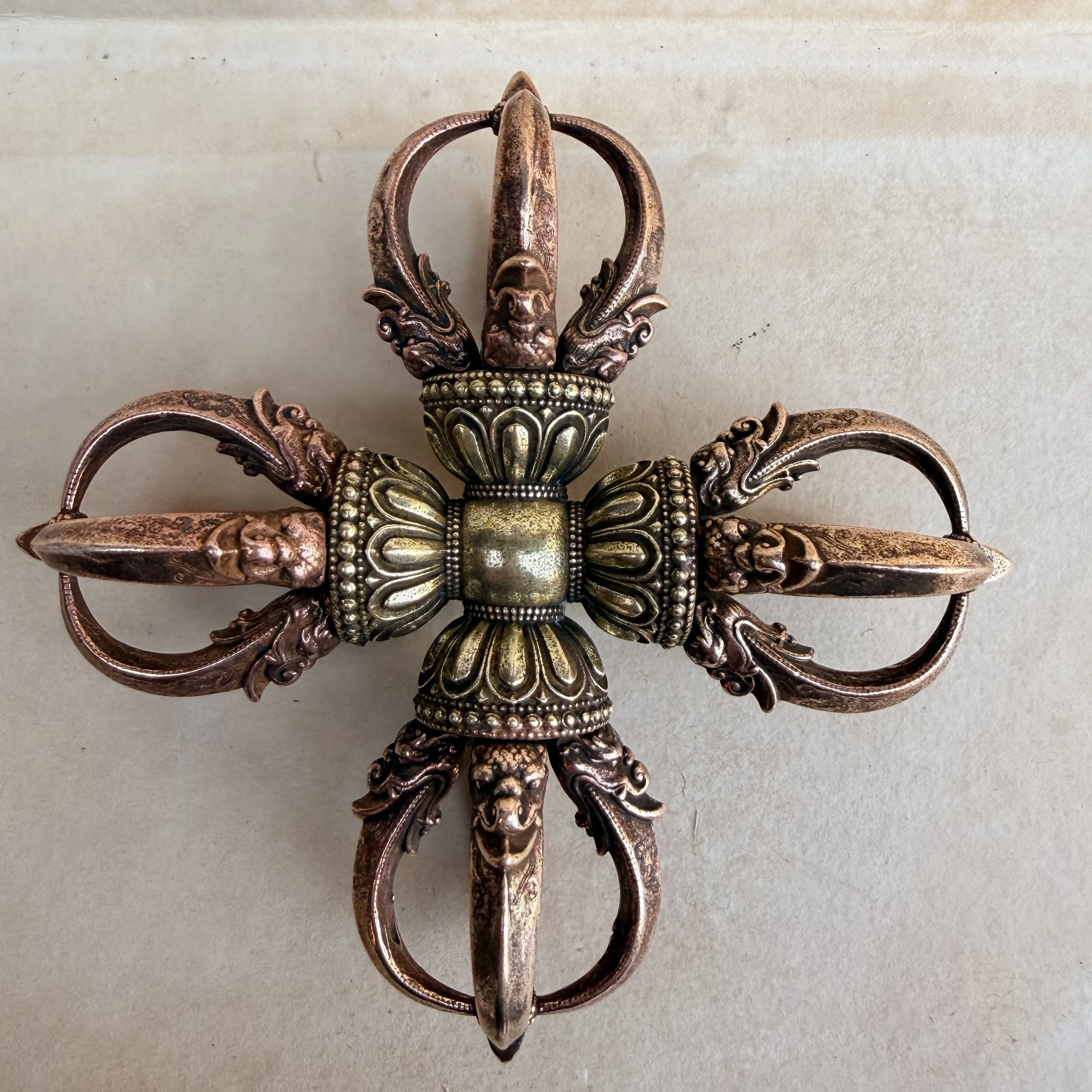 Retro red brass inlaid cross pestle Feng Shui home decoration
Retro red brass inlaid cross pestle Feng Shui home decoration