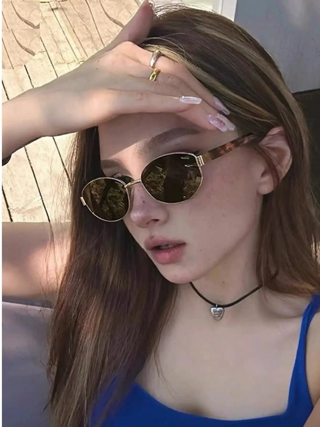 Oval Vintage-Style Women's Sunglasses with Tortoise Shell Frame and Stainless Steel Rim
Oval Vintage-Style Women's Sunglasses with Tortoise Shell Frame and Stainless Steel Rim