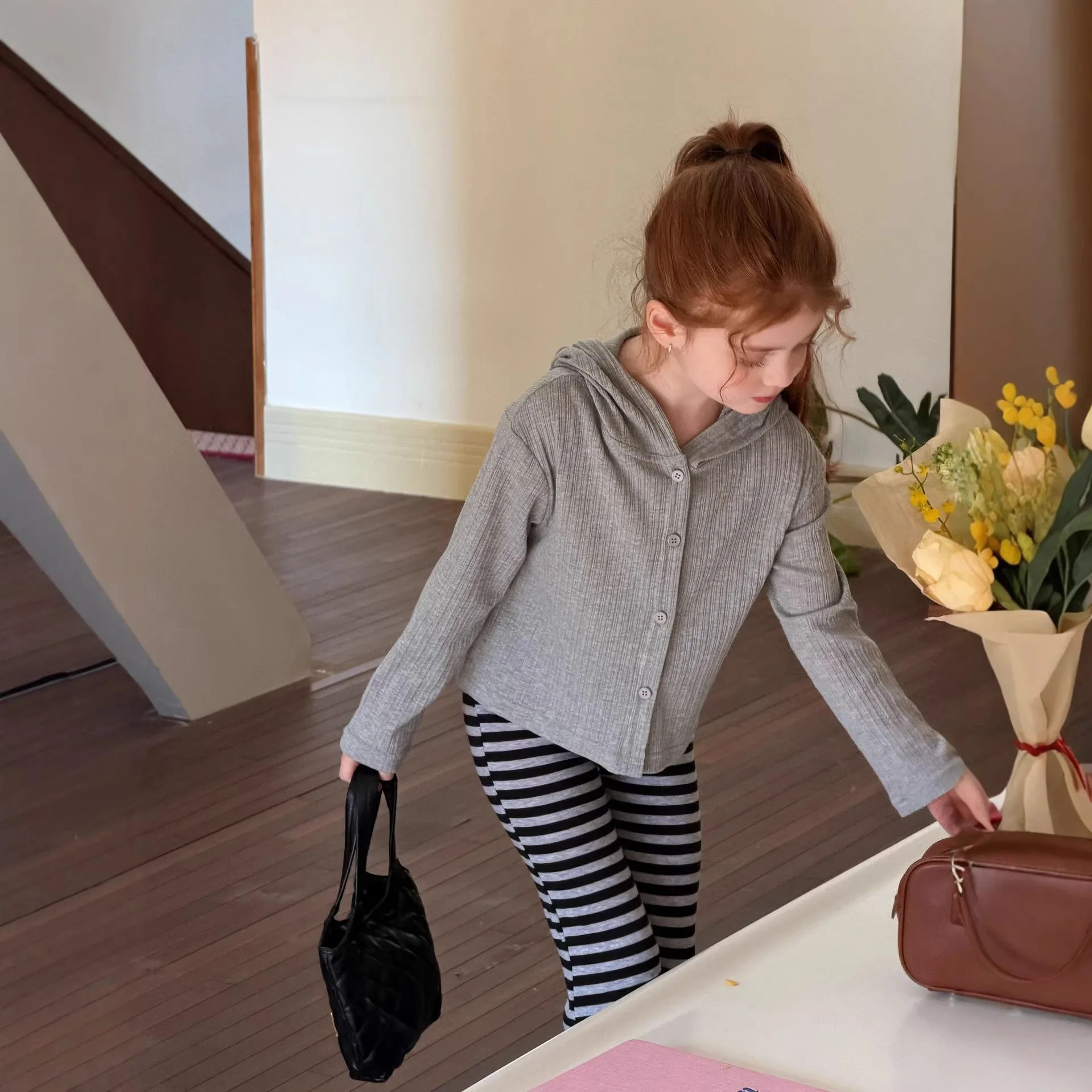 Girls Outerwear 2026 Spring New Korean Edition Solid Color Simple Knitted Hooded Cardigan Fashion Casual Daily Elegant Wear
Girls Outerwear 2026 Spring New Korean Edition Solid Color Simple Knitted Hooded Cardigan Fashion Casual Daily Elegant Wear