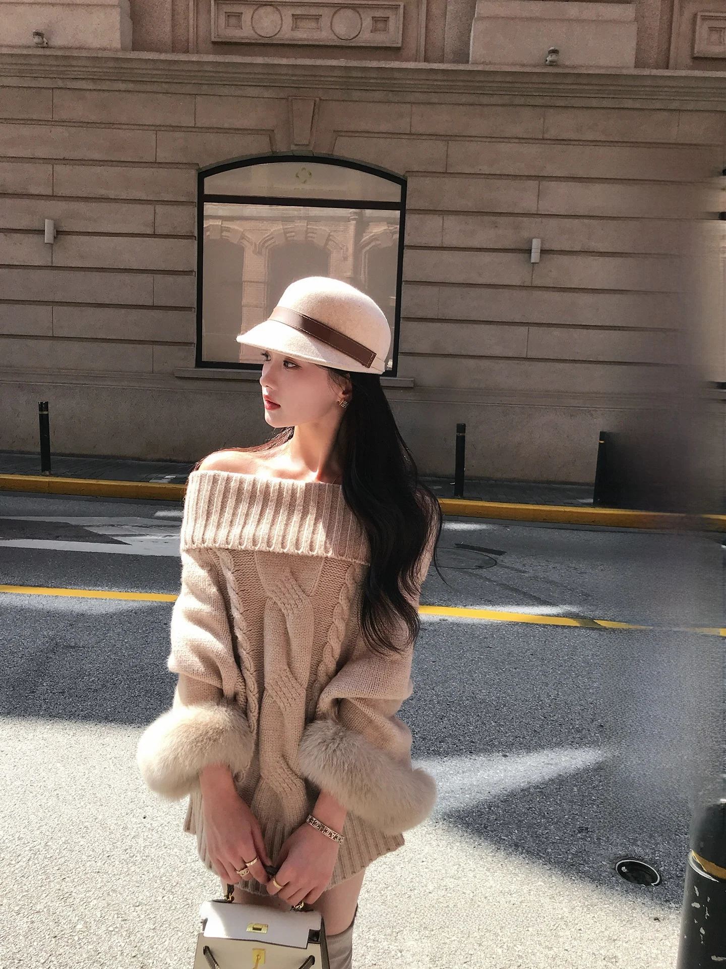 ese Jingluo Свободный женский трикотаж с меховыми манжетами и высоким воротником Ele Batwing Sve Длинный свитер из смеси полиэстера
ese Jingluo Свободный женский трикотаж с меховыми манжетами и высоким воротником Ele Batwing Sve Длинный свитер из смеси полиэстера