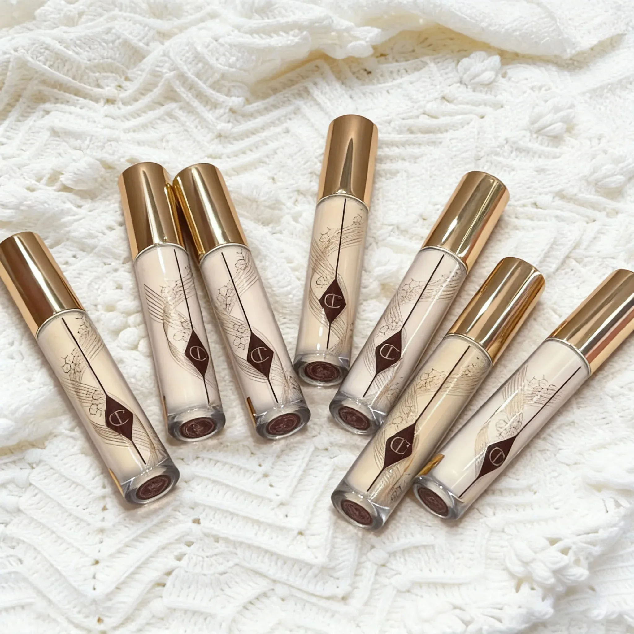 Горячая распродажа: Консилер Charlotte Tilbury Honey Brightening для лица, маскирующий пятна и темные круги под глазами.
Горячая распродажа: Консилер Charlotte Tilbury Honey Brightening для лица, маскирующий пятна и темные круги под глазами.