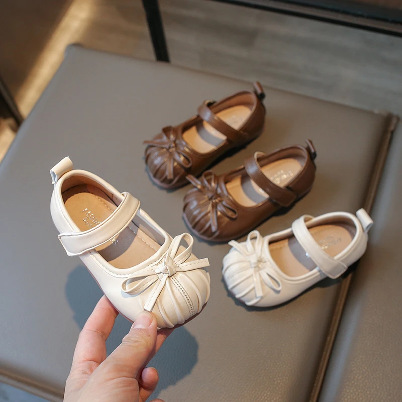 2025 New Kids Fashion Girls Leather Shoes Elegant Pleated Bowknot Children Princess Shoes Causal Versatile Toddlers Flat Shoes
2025 New Kids Fashion Girls Leather Shoes Elegant Pleated Bowknot Children Princess Shoes Causal Versatile Toddlers Flat Shoes
