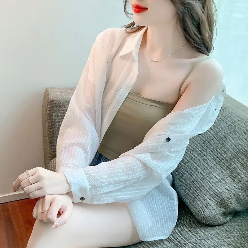 Женская легкая блузка из ледяного шелка с защитой от солнца, шифоновая рубашка, летний повседневный свободный кардиган на пуговицах, топ для кондиционированных помещений
Женская легкая блузка из ледяного шелка с защитой от солнца, шифоновая рубашка, летний повседневный свободный кардиган на пуговицах, топ для кондиционированных помещений