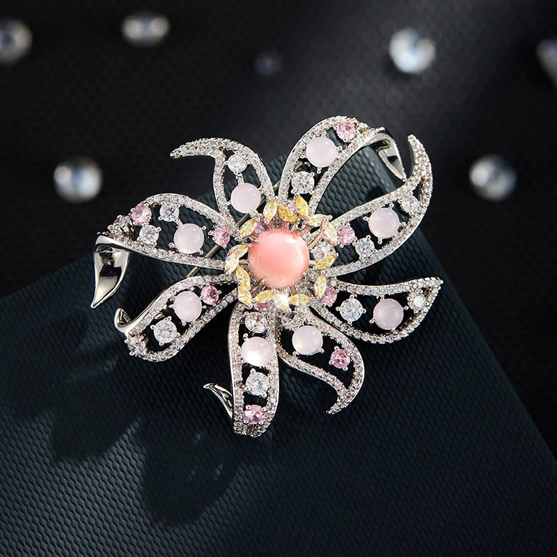 Light Luxury Micro-inlaid Zircon Pink Floral Copper Brooches for Women High-end Design Three-dimensional Flower Accessories Pins
Light Luxury Micro-inlaid Zircon Pink Floral Copper Brooches for Women High-end Design Three-dimensional Flower Accessories Pins