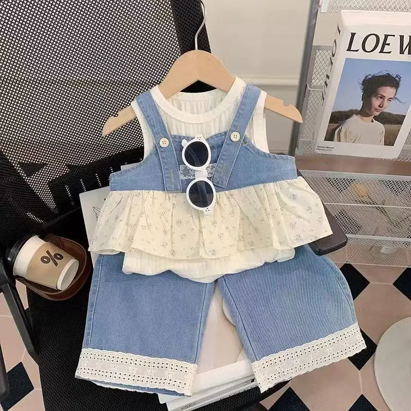 Girls' Summer New Denim Patchwork Camisole Base Shirt Long Pants Three piece Set
Girls' Summer New Denim Patchwork Camisole Base Shirt Long Pants Three piece Set