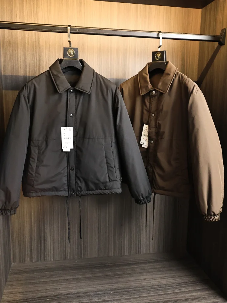 Теплая модная мужская хлопковая куртка в стиле ретро, американская осень-зима, однотонное пальто с вышивкой тыквы и воротником-стойкой
Теплая модная мужская хлопковая куртка в стиле ретро, американская осень-зима, однотонное пальто с вышивкой тыквы и воротником-стойкой