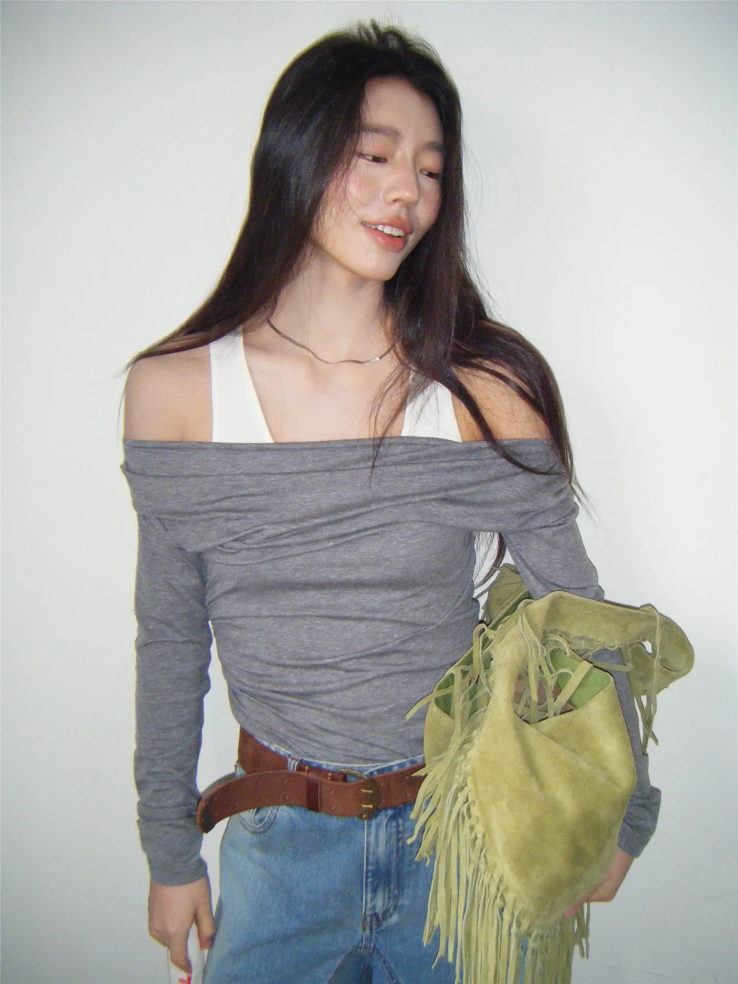 Shoulder Bared T Shirt Women's Slim Fit Long Sleeve Base Top Casual Style Fake Two-Piece Design Gathered Waist Spring 2026
Shoulder Bared T Shirt Women's Slim Fit Long Sleeve Base Top Casual Style Fake Two-Piece Design Gathered Waist Spring 2026