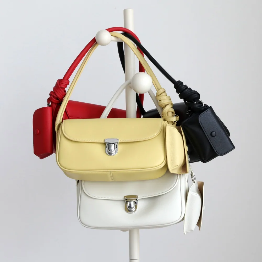 Niche Commuter Versatile Leather Lock Mail Carrier Bag Shoulder Fashion Baguette Texture Unique Fashion Simple Casual Daily
Niche Commuter Versatile Leather Lock Mail Carrier Bag Shoulder Fashion Baguette Texture Unique Fashion Simple Casual Daily