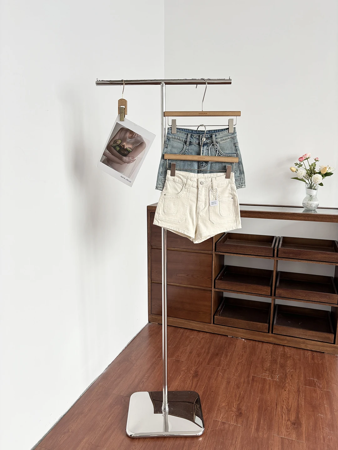 High Waist Denim Shorts Women's Fashionable Versatile Summer 2026 Korean Style Slimming Wide Leg Pants Commute Style
High Waist Denim Shorts Women's Fashionable Versatile Summer 2026 Korean Style Slimming Wide Leg Pants Commute Style