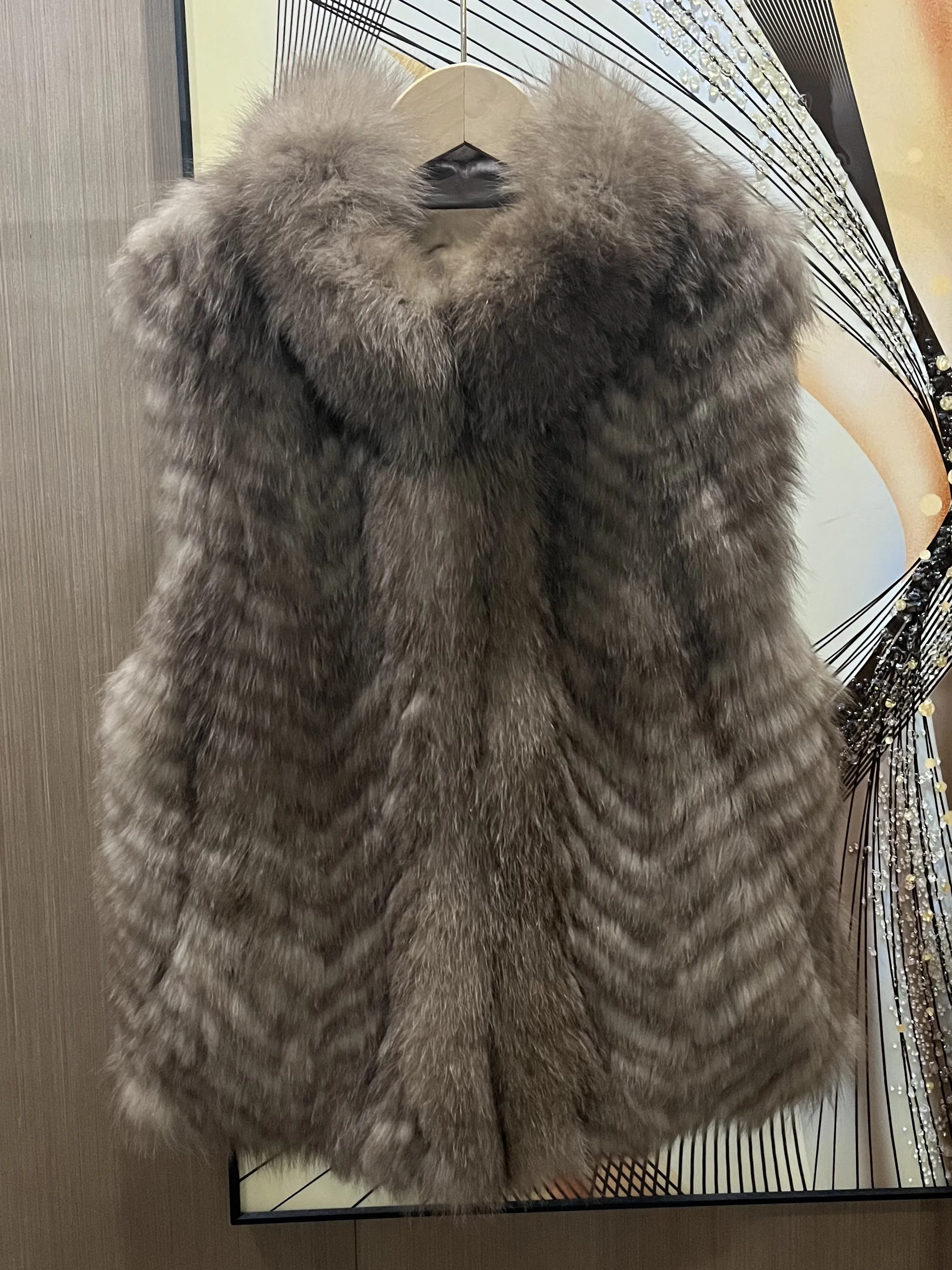 New Fox Fur Car Stripe Stand Collar Leather Vest Women Genuine Fur Coat Fashionable Stylish
New Fox Fur Car Stripe Stand Collar Leather Vest Women Genuine Fur Coat Fashionable Stylish