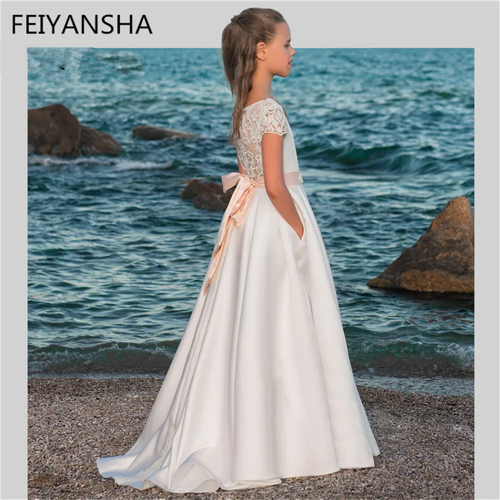 White Satin A-Line Floor-Length Short Sleeve Girls Pageant Dresses First Communion Dresses For Girls Flower Girl Dresses
White Satin A-Line Floor-Length Short Sleeve Girls Pageant Dresses First Communion Dresses For Girls Flower Girl Dresses