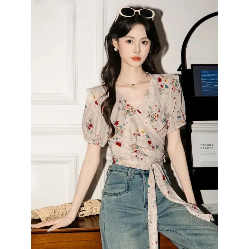 Французская тонкая рубашка с v-образным вырезом и короткими рукавами с цветочным принтом для женщин, новый летний шифоновый тонкий короткий топ
Французская тонкая рубашка с v-образным вырезом и короткими рукавами с цветочным принтом для женщин, новый летний шифоновый тонкий короткий топ
