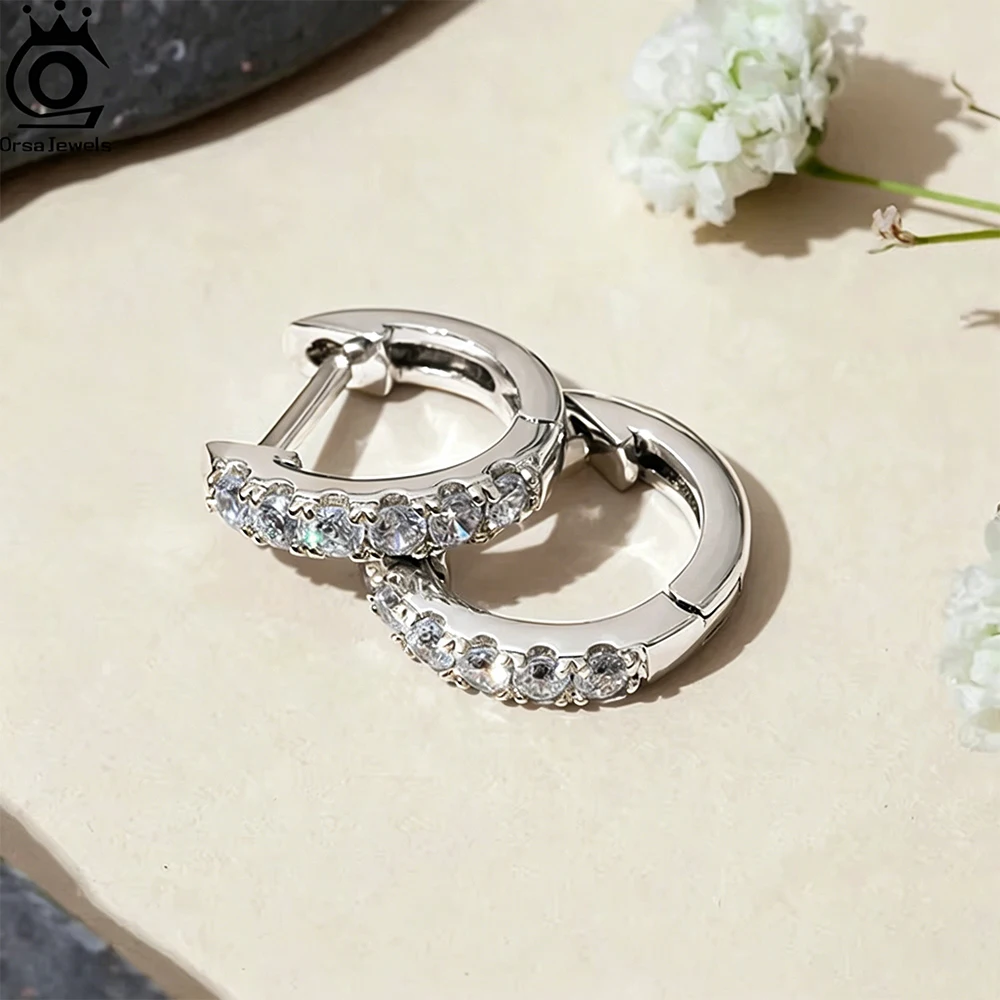 ORSA JEWELS S925 Silver Geometric Small Hoop Earrings Luxury Shiny Cubic Zircon Ear Accessories Fashion Party Jewelry APE118
ORSA JEWELS S925 Silver Geometric Small Hoop Earrings Luxury Shiny Cubic Zircon Ear Accessories Fashion Party Jewelry APE118