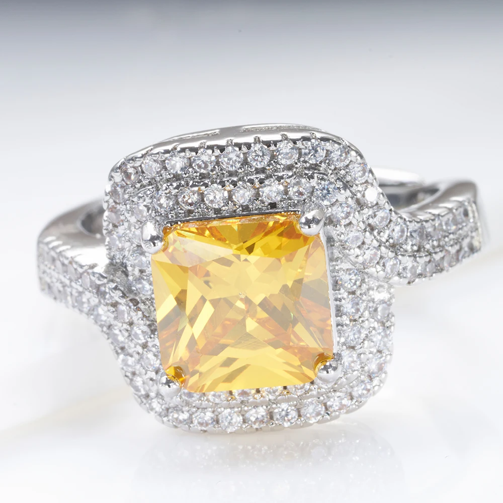 Женское кольцо из серебра пробы с желтым камнем
Женское кольцо из серебра пробы с желтым камнем